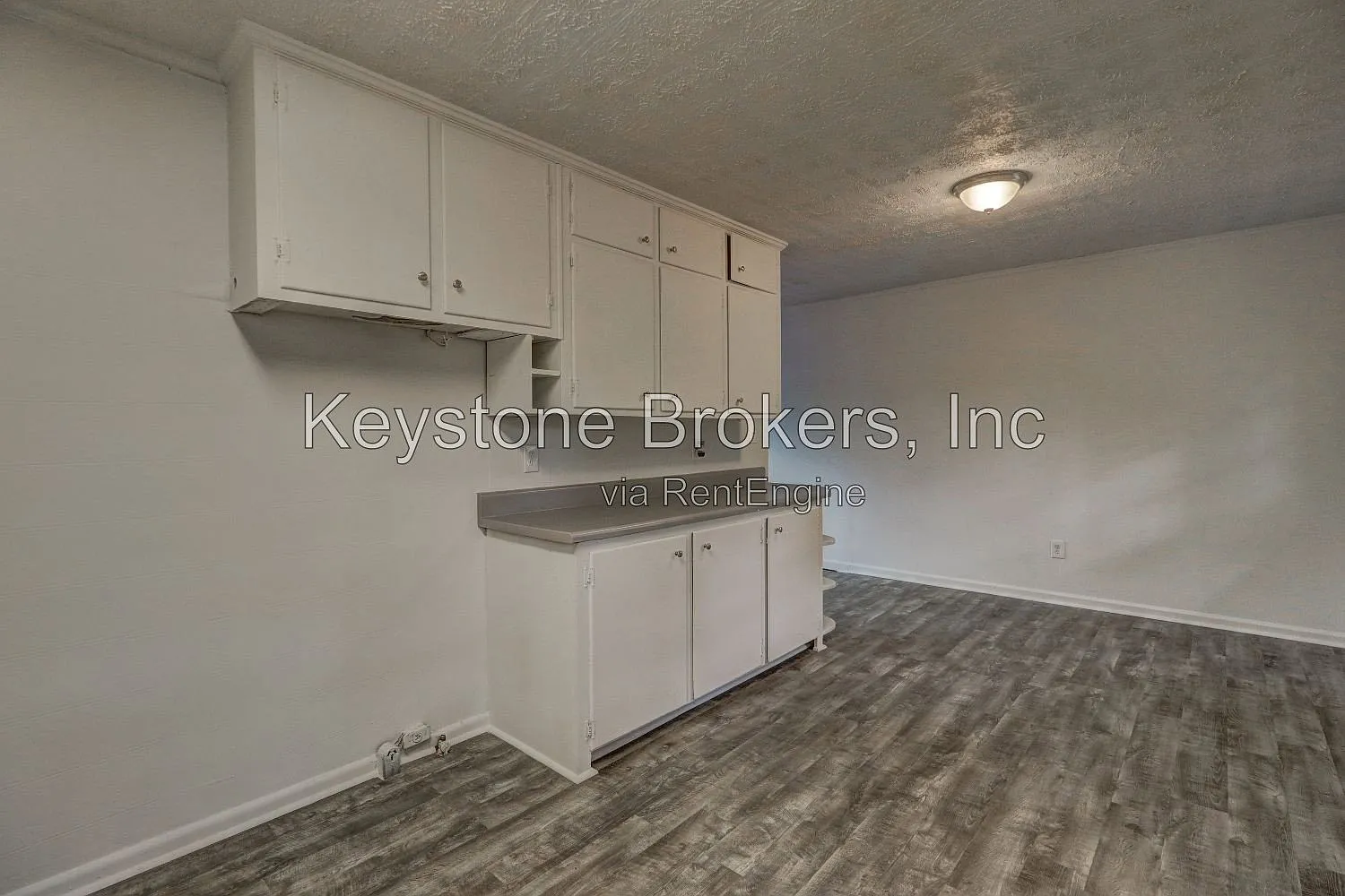 3 bed, 1.0 bath, $1,325 — Photo 4