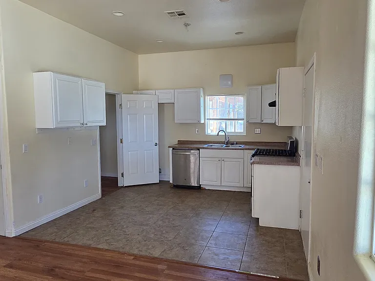 3312 W Ave N #B — Photo 3