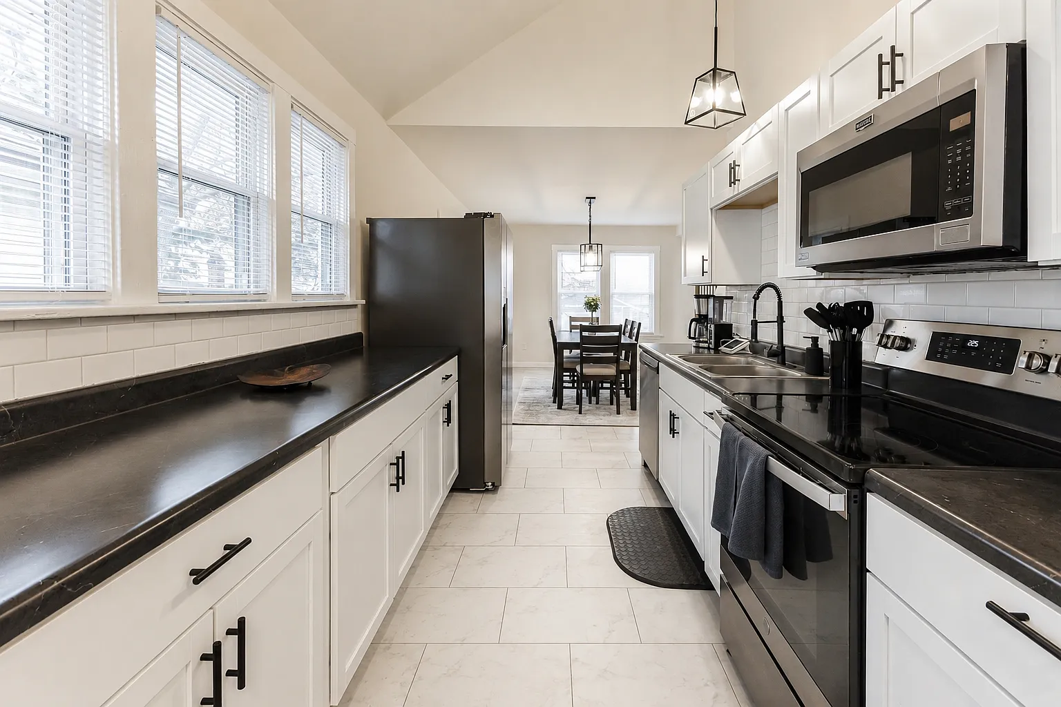3 bed, 1.5 bath, 1176 sqft, $1,975 — Photo 2
