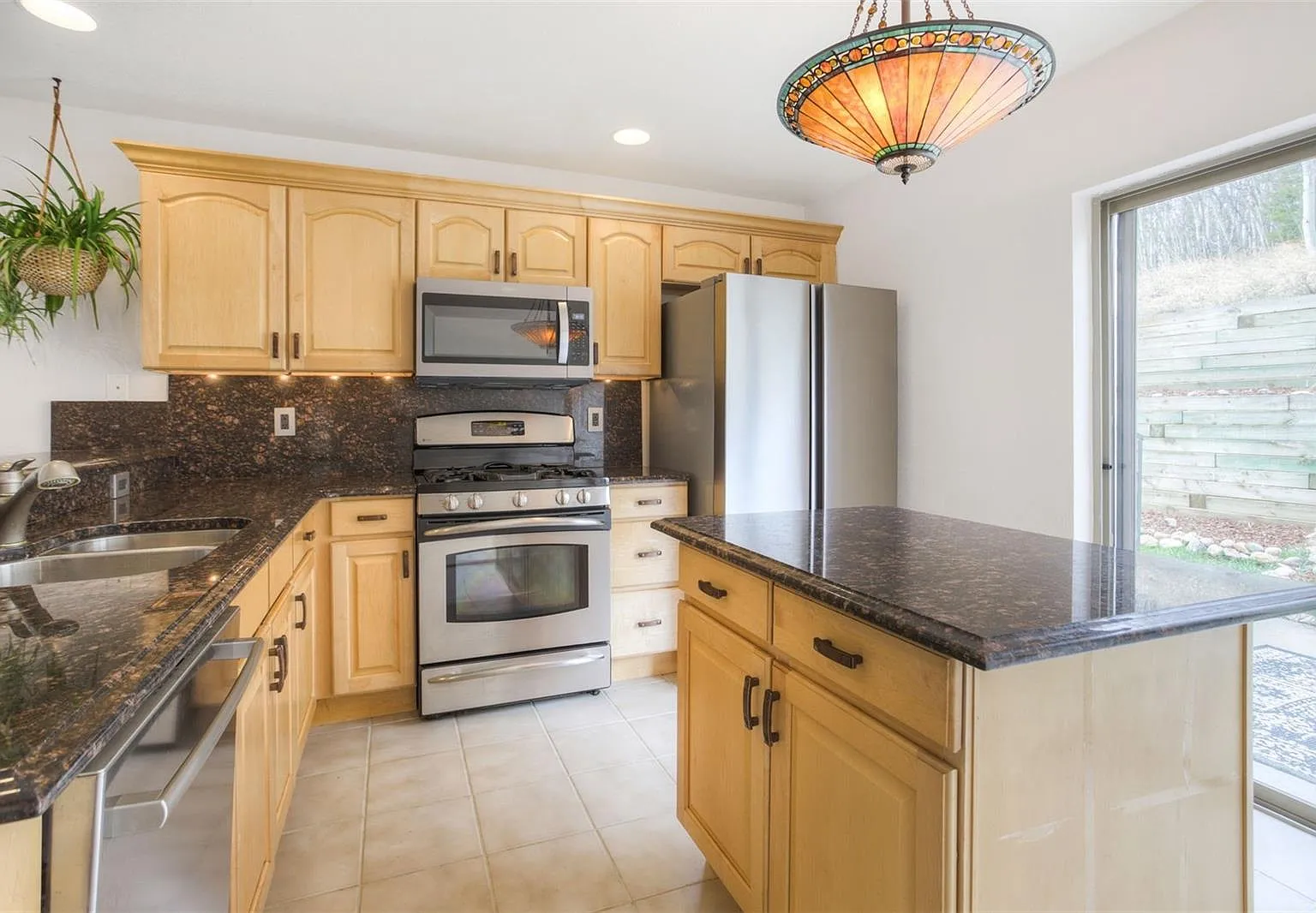 2 bed, 2.5 bath, 1234 sqft, $3,200 — Photo 1
