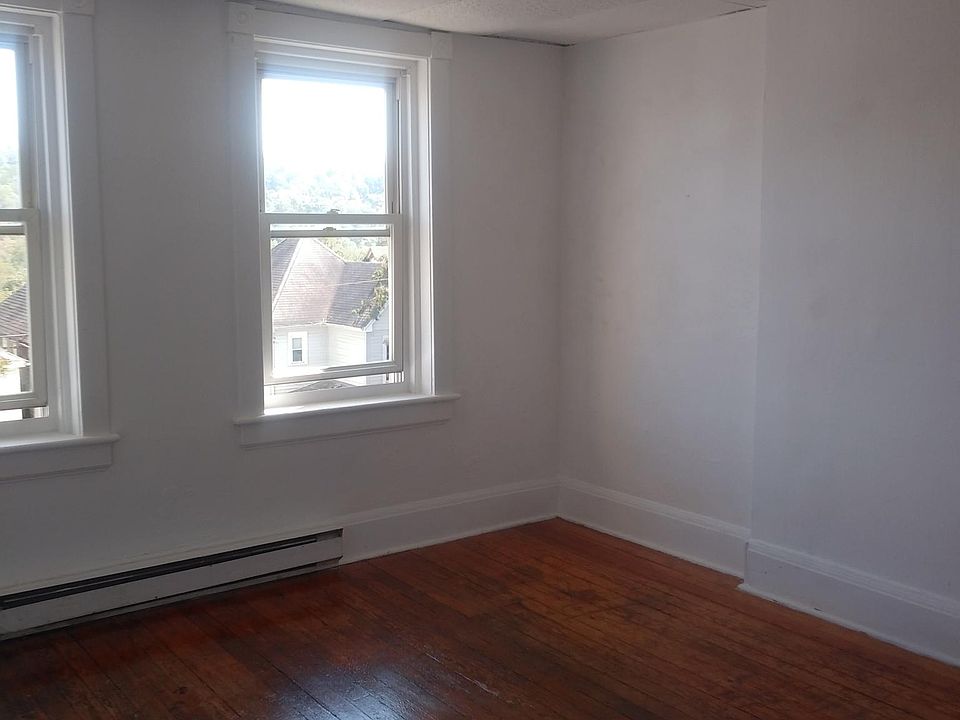 1st image of 515 Gaston Ave APT 3