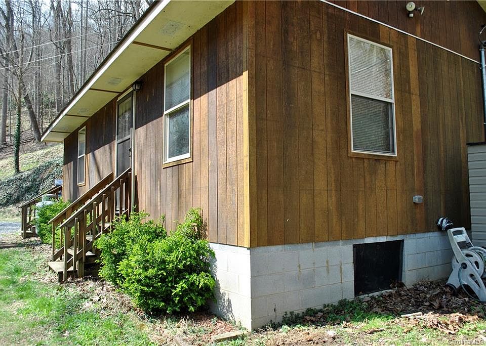 2nd image of 16 Cardinal Ln #1