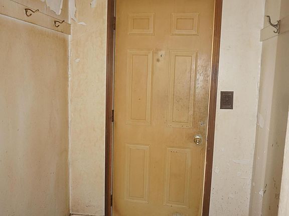 2nd image of 1811 E Bowen Ave
