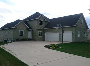 2260 Bridgewater Blvd S, Cambridge, MN 55008