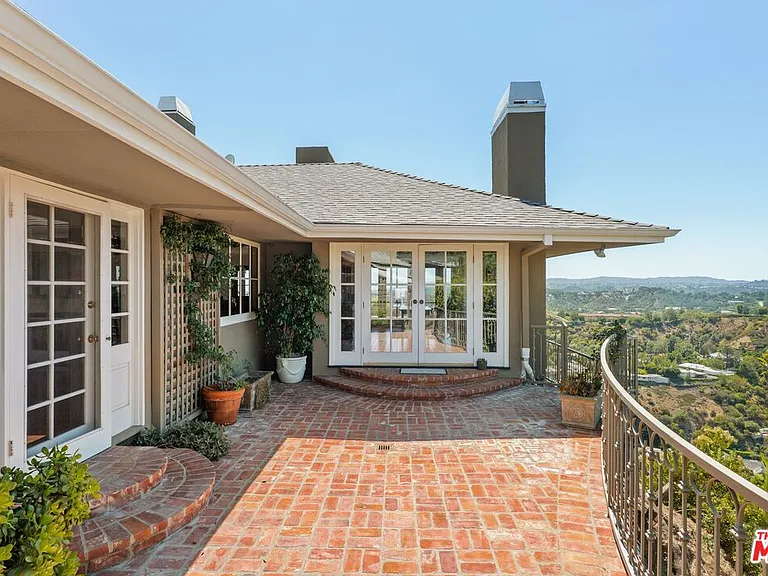 2317 Kimridge Rd — Photo 32