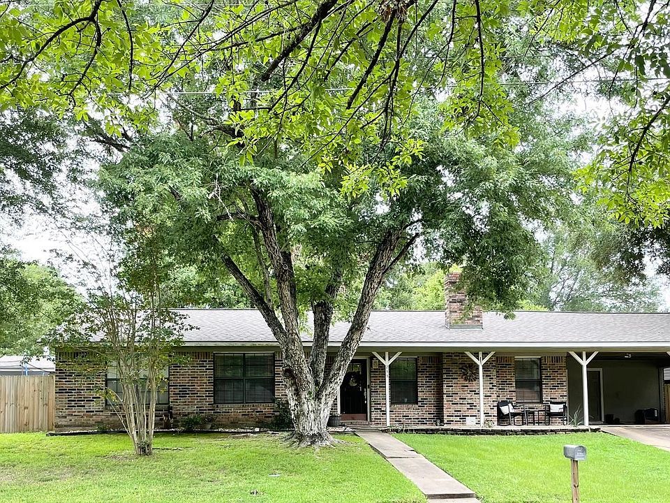 1st image of 233 Woodland Cir