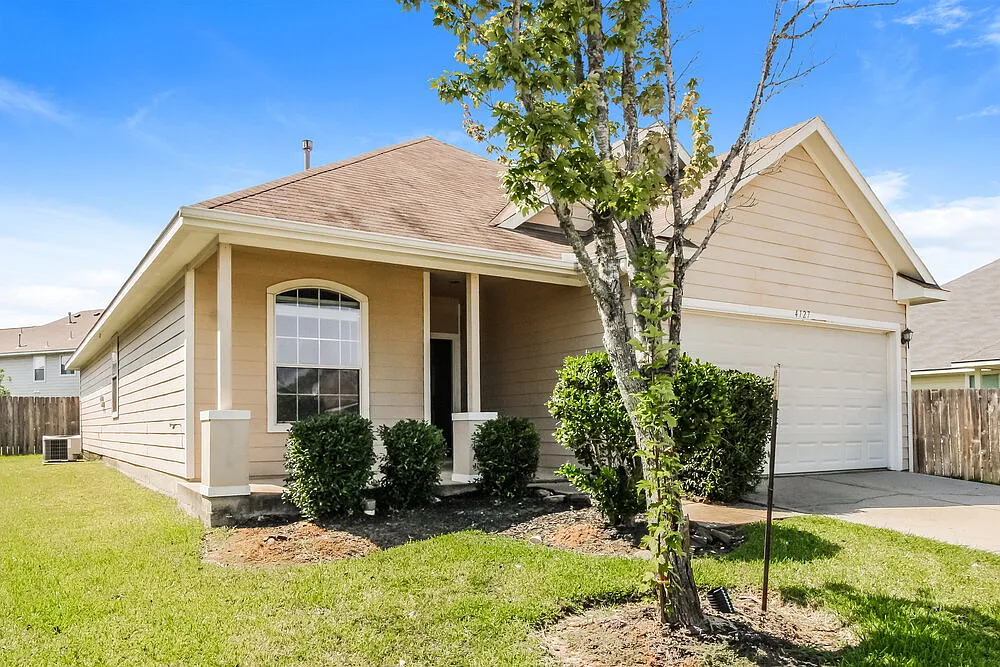 3 bed, 2.0 bath, 1594 sqft, $1,760 — Photo 4