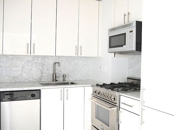 4th image of 322 W 57th St APT 43P