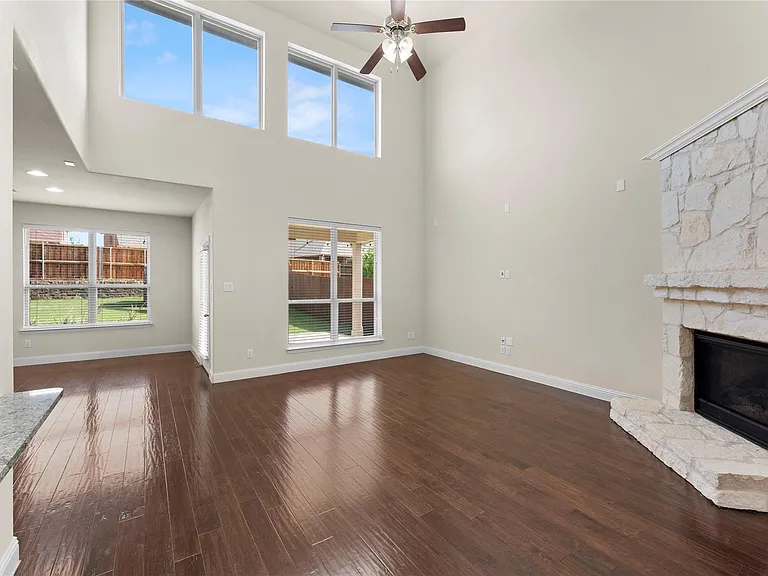 2678 Calmwood Dr — Photo 2