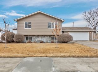 2017 7th Ave E, Williston, ND 58801