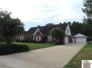 121 Edinborough Dr W, Murray, KY 42071