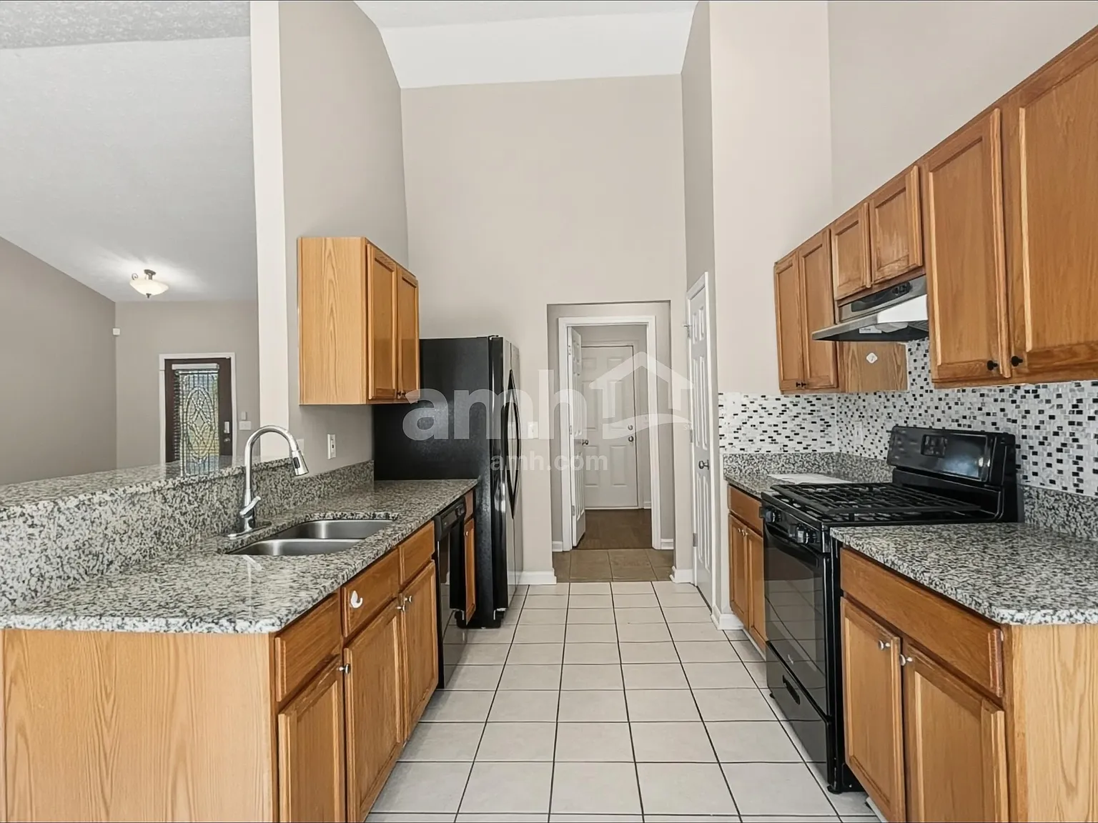 3 bed, 2.0 bath, 1816 sqft, $2,220 — Photo 3