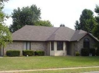 2261 W Allen Dr, Springfield, MO 65810