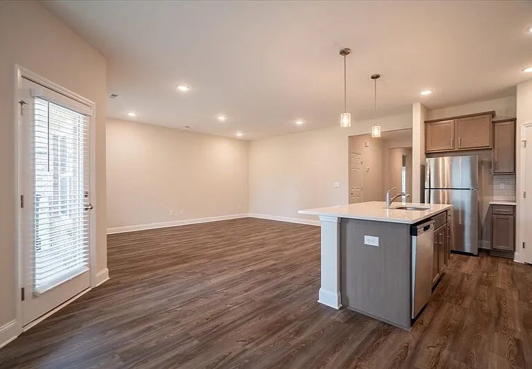 330 Creek Grove Ave — Photo 17