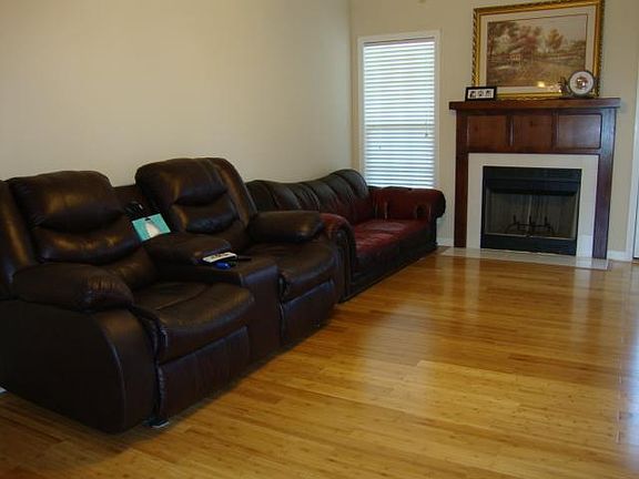 4th image of 3876 Gaine Dr