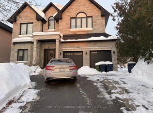 5 Amber Cres #A, Toronto, ON M6L 2R5