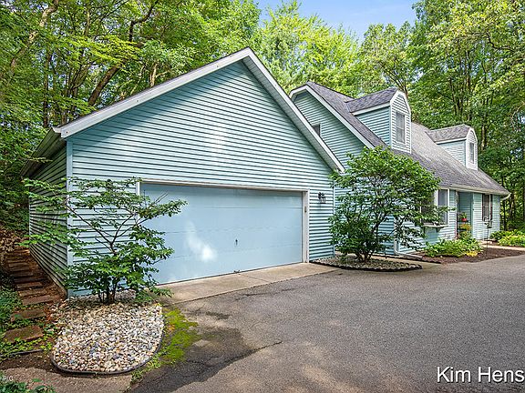 3rd image of 5919 Samrick Ave NE