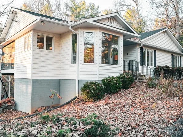 384 Forest Ridge Dr, Mars Hill, NC 28754