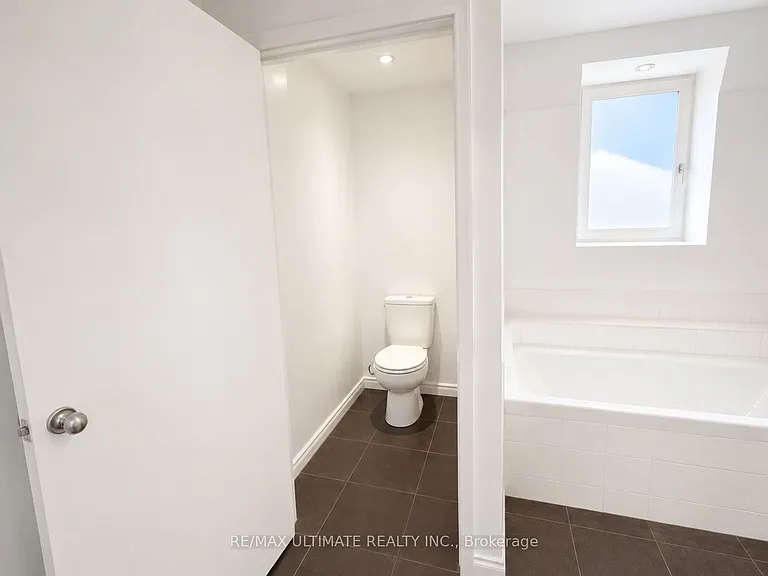 702 Queen St W #2 — Photo 15