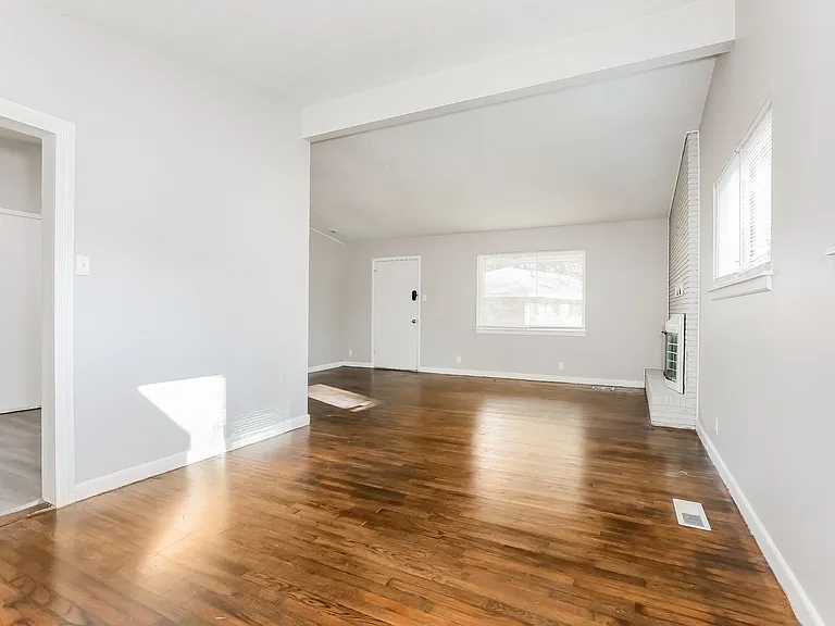 1789215_019_living_room_13402107.jpg