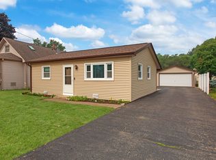 24 N Holly Ave, Fox Lake, IL 60020