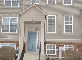 129 Station Park Cir, Grayslake, IL 60030