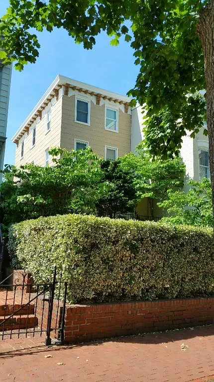 311 A St NE — Photo 2