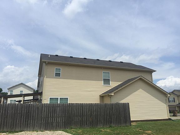 2nd image of 812 Lyndon Parke Dr