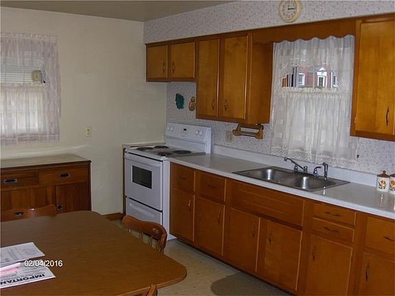 Eat-In Kitchen