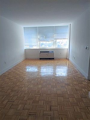 3rd image of 9745 Queens Blvd APT 1004