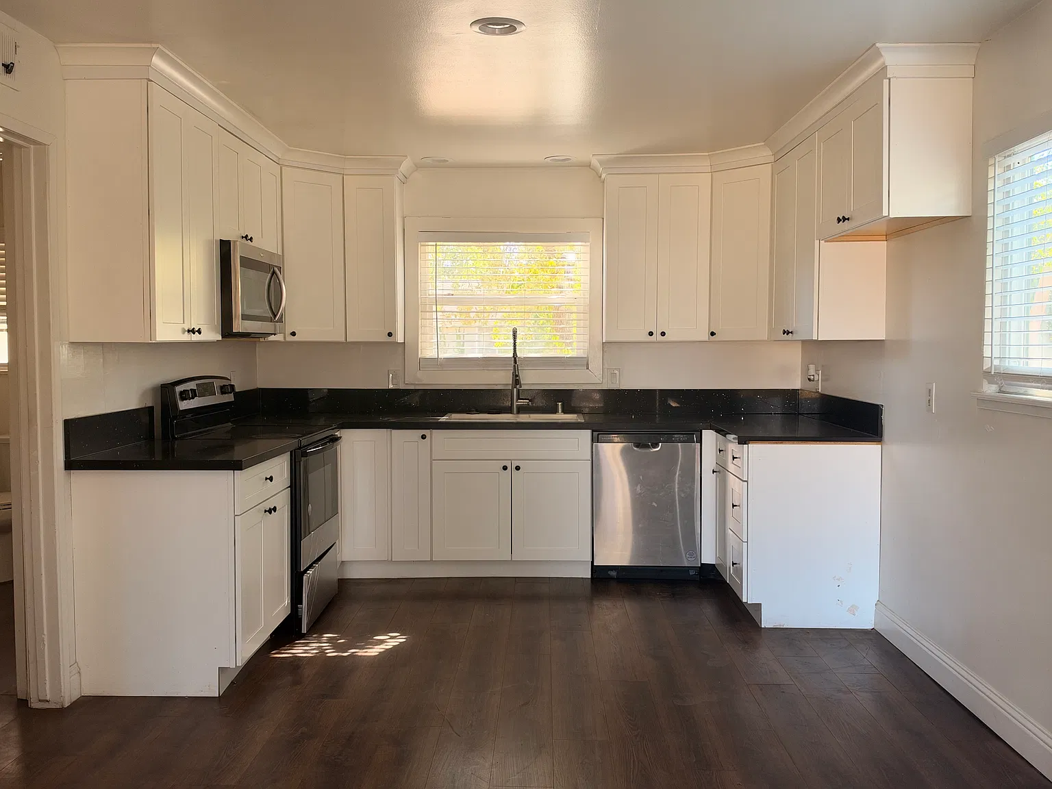 5 bed, 2.5 bath, 1735 sqft, $2,800 — Photo 3