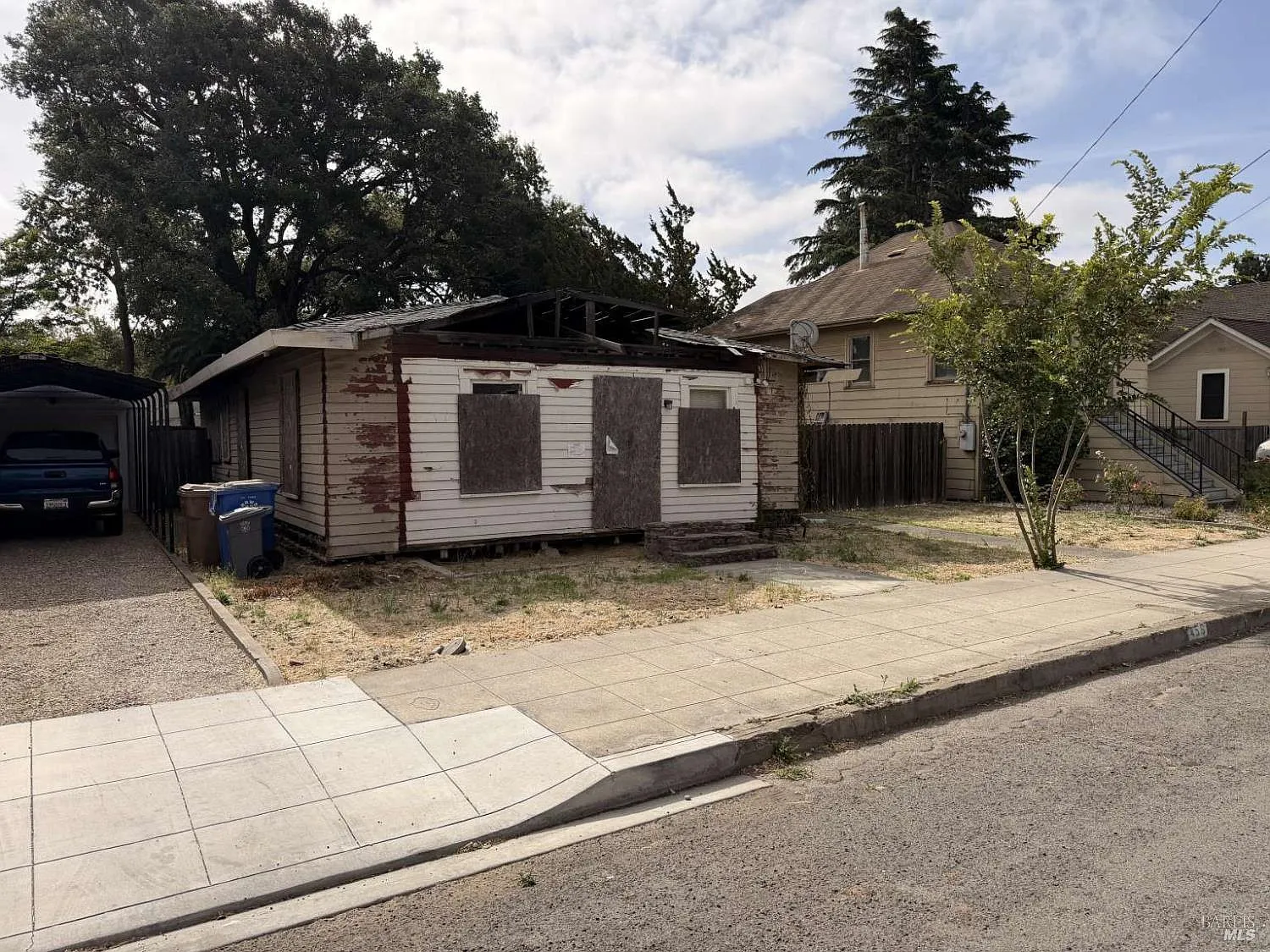 456 Seymour St - Photo 2