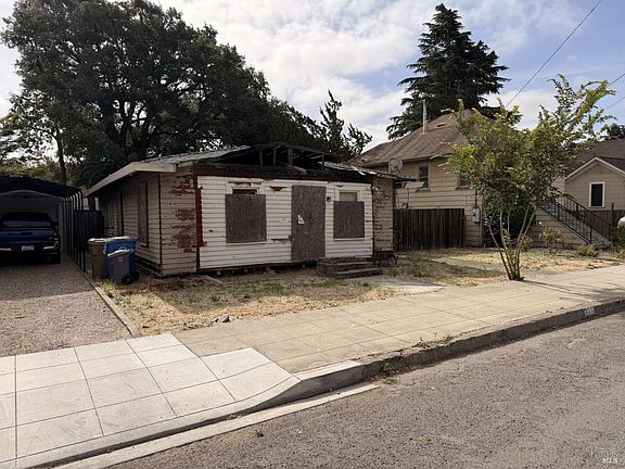 2nd image of 456 Seymour St