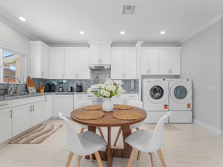 8605 Amy Ave — Photo 11
