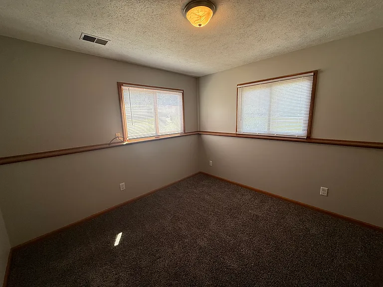 4933 Cannonsburg Rd NE — Photo 12