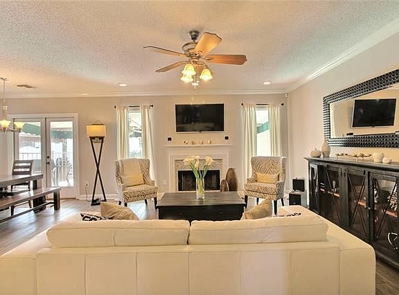 4th image of 4014 Saint Elizabeth Dr