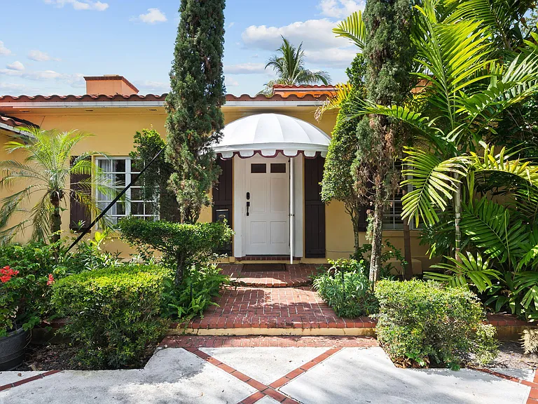 2400 Delmar Pl — Photo 10