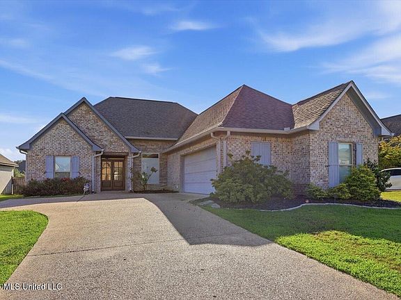 2nd image of 120 Emerald Dr