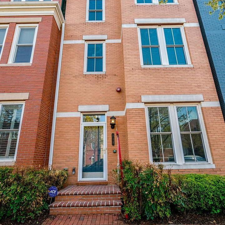 1st image of 713 E Custis Ave
