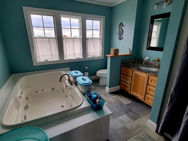 85 Northern Blvd — Photo 9