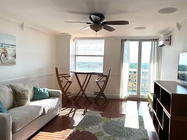 Building Photo - 4015 Bayshore Blvd #8D