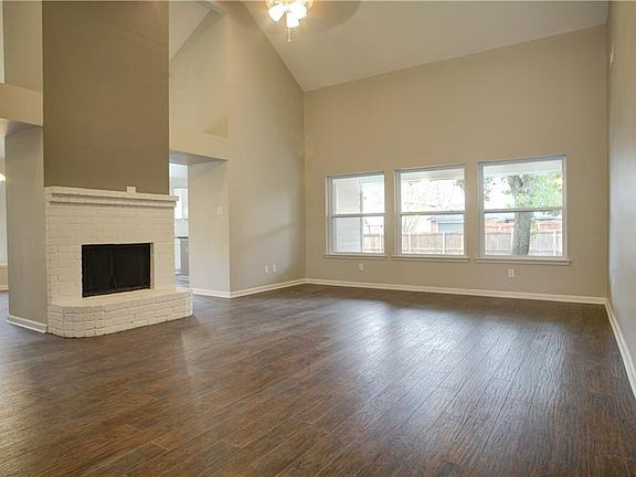 3rd image of 822 Heatherwood Dr