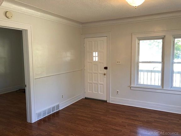 5th image of 22240 Bon Heur St