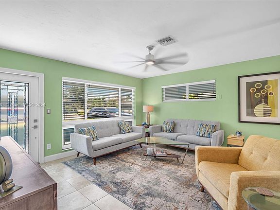 5th image of 317 NW 23rd St