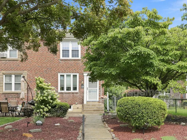 241 Westpark Ln, Clifton Heights, PA 19018