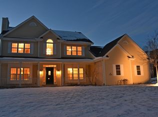 N66W34280 Primrose Cir, Oconomowoc, WI 53066