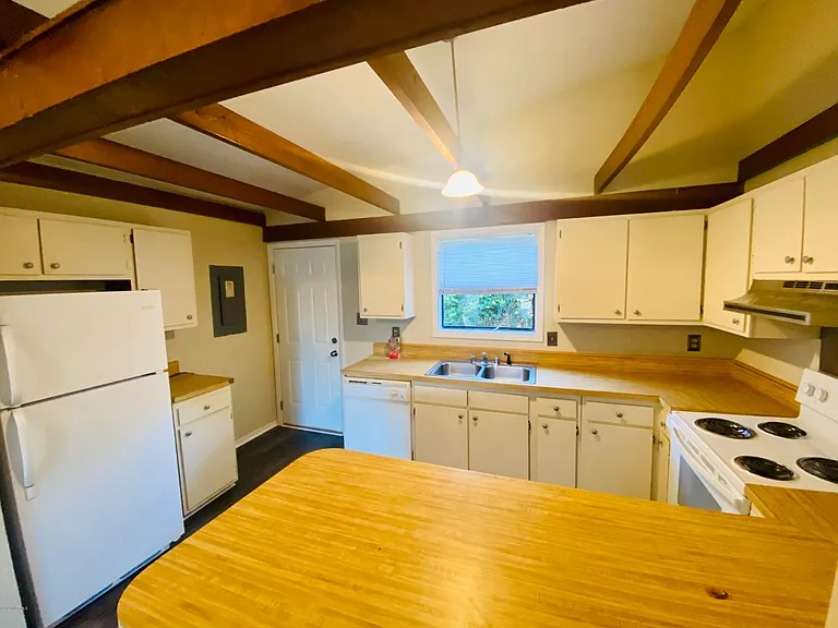 129 Village Cir — Photo 6