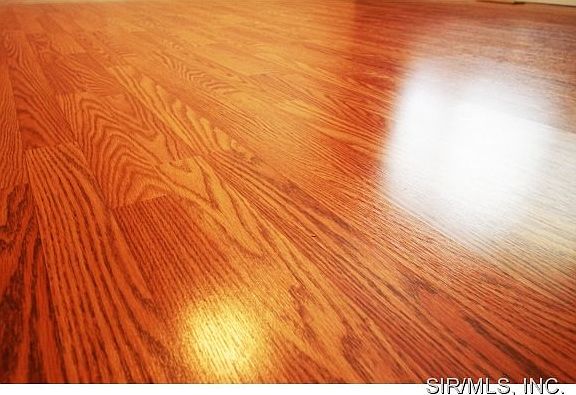 NEW LAMINATE FLOORS