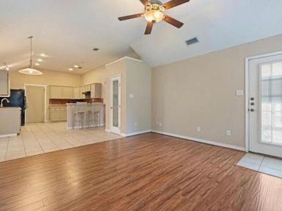 3rd image of 301 Blackfoot Dr