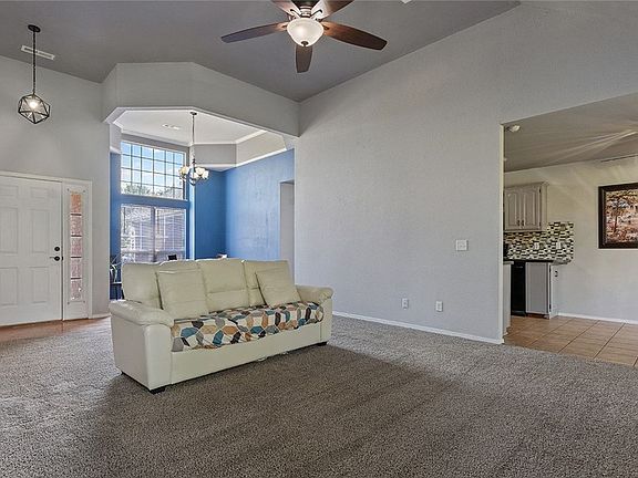 4th image of 8 Northaven St